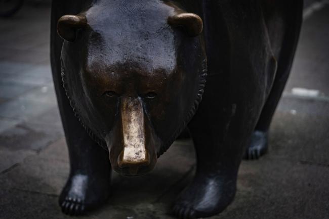 © Bloomberg. A bear statue stands outside the Frankfurt Stock Exchange, operated by Deutsche Boerse AG, in Frankfurt. Photographer: Peter Juelich/Bloomberg
