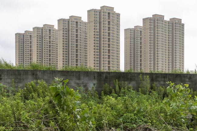 © Bloomberg. An under construction residential housing development in Shanghai, China, on Thursday, July 29, 2021. Chinese policy-making bodies collectively issued a three-year timeline for bringing “order” to the property sector, long under scrutiny due to an excessive buildup of leverage among home-buyers and developers. Photographer: Qilai Shen/Bloomberg