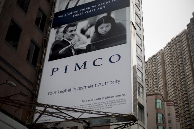 © Bloomberg. A Pacific Investment Management Company LLC (PIMCO) advertisement is displayed on a building in Hong Kong, China. Photographer:Brent Lewin/Bloomberg 