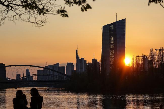 © Bloomberg. The European Central Bank (ECB) headquarters, right, and skyscrapers near the River Rhine at sunset in the financial district in Frankfurt, Germany, on Tuesday, April 20, 2021. Financial markets around the world are waking up to the risks of another coronavirus flare-up.