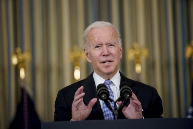 © Bloomberg. U.S. President Joe Biden speaks on the passage of the Bipartisan Infrastructure Deal in the State Dining Room of the White House in Washington, D.C., U.S., on Saturday, Nov. 6, 2021. The House on Friday passed the biggest U.S. infrastructure package in decades, marking a victory for President Biden and unleashing $550 billion of fresh spending on roads, bridges, public transit and other projects in coming years. Photographer: Al Drago/Bloomberg