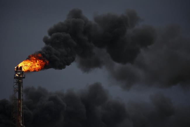 © Bloomberg. An oil flare burns at the Royal Dutch Shell Norco Refinery during a power outage caused by Hurricane Ida in LaPlace, Louisiana, U.S., on Monday, Aug. 30, 2021. Hurricane Ida barreled into the Louisiana coast on Sunday, packing winds more powerful than Hurricane Katrina and a devastating storm surge that threatens to inundate New Orleans with mass flooding, power outages and destruction. Photographer: Luke Sharrett/Bloomberg