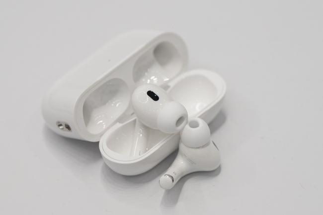 &copy Bloomberg. The Apple AirPods Pro. Photographer: Nic Coury/Bloomberg