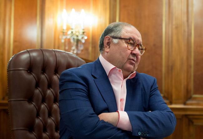 © Bloomberg. Alisher Usmanov, Russian billionaire, speaks during an interview at his office in Moscow, Russia, on Thursday, April 6, 2017. Arsenal’s second-biggest shareholder Usmanov said the London soccer team’s embattled coach should help pick his eventual successor and the board and main investor are also responsible for a recent lack of success.